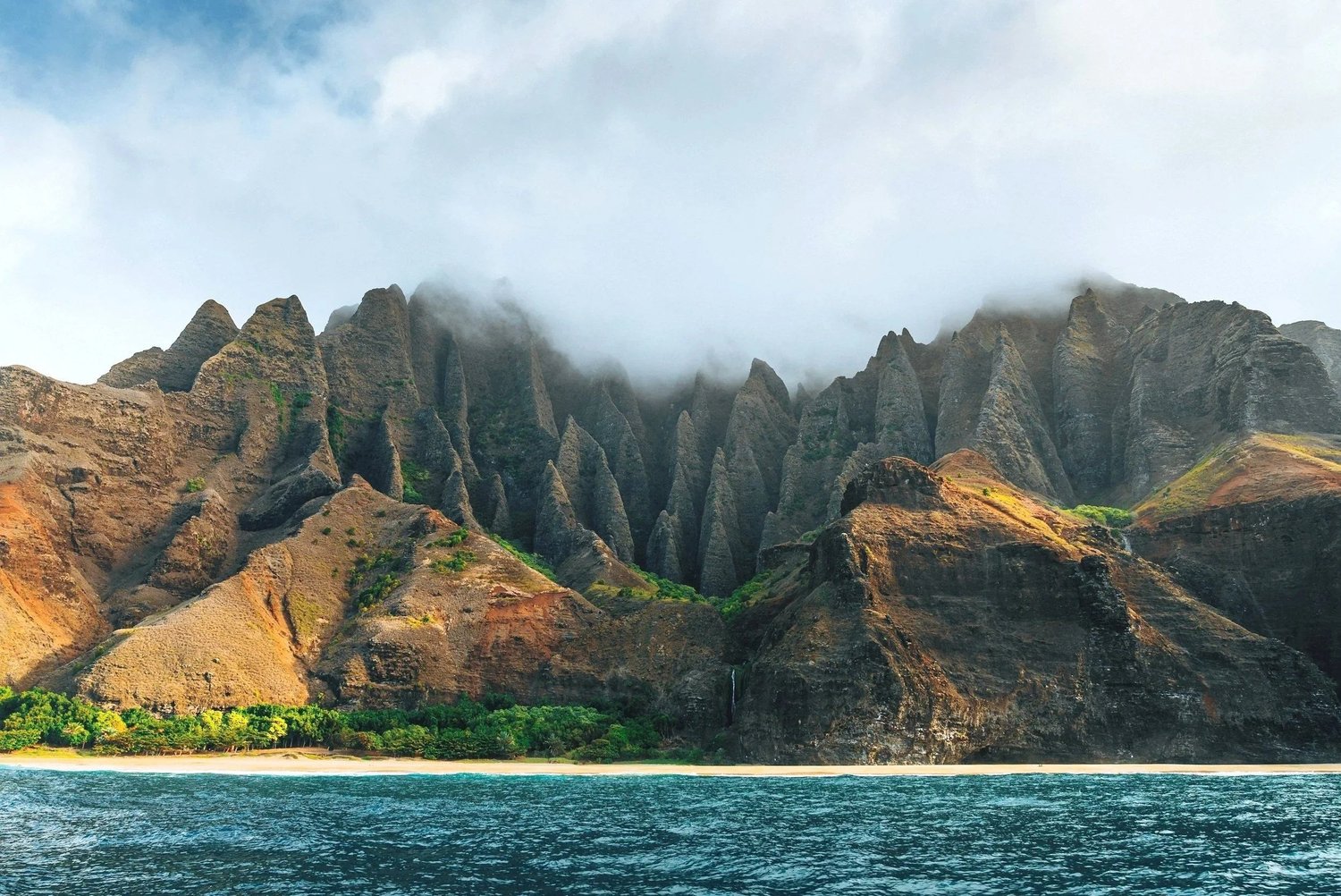 Green coastal mountains above the Pacific in Hawaii