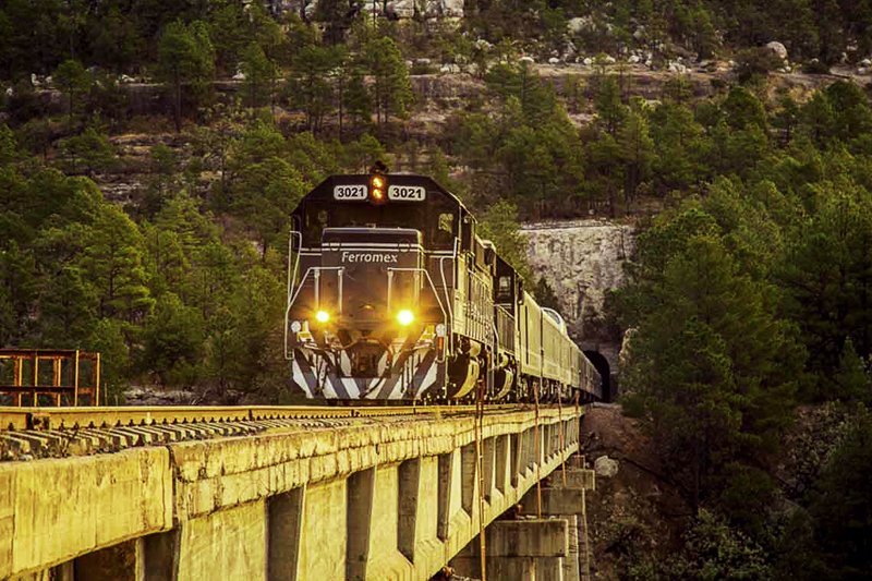 chepe-express-tren-desde-a-fuera – MED